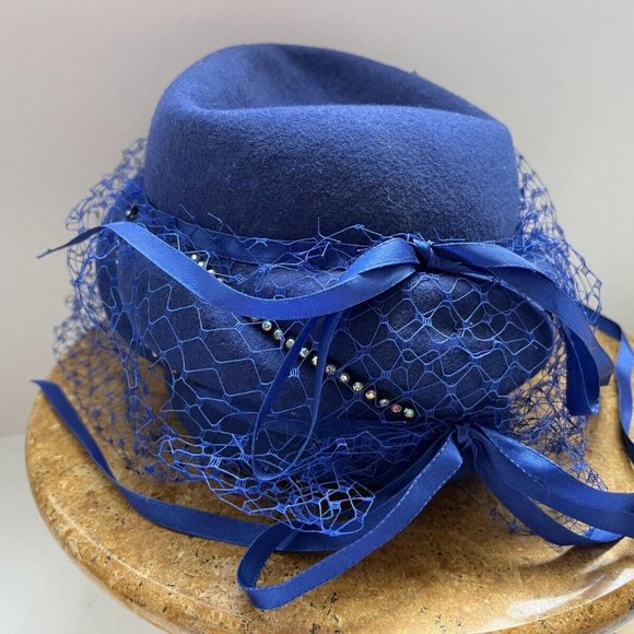 Vintage Women's Blue Mesh Veil Pillbox Fascinator Cap w/ Rhinestone Bow and Lace - Picture 4 of 15